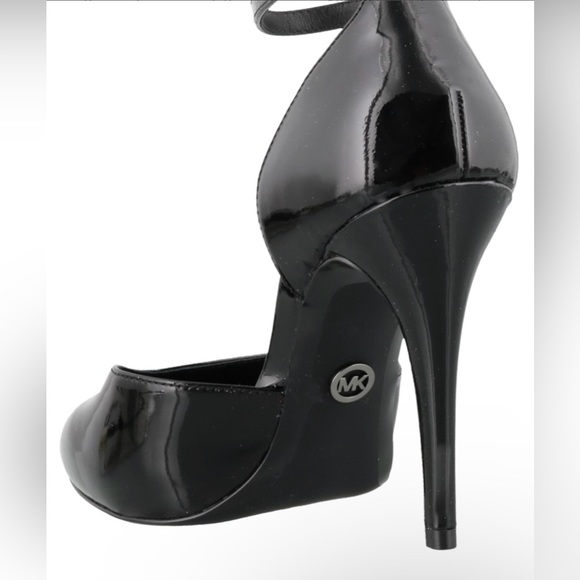 Michael Kors Patent leather pumps featuring adjustable ankle strap - Picture 4 of 5